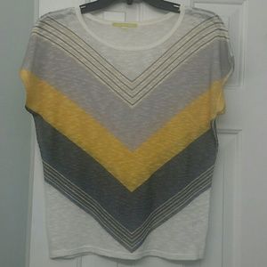 Short sleeve knit top
